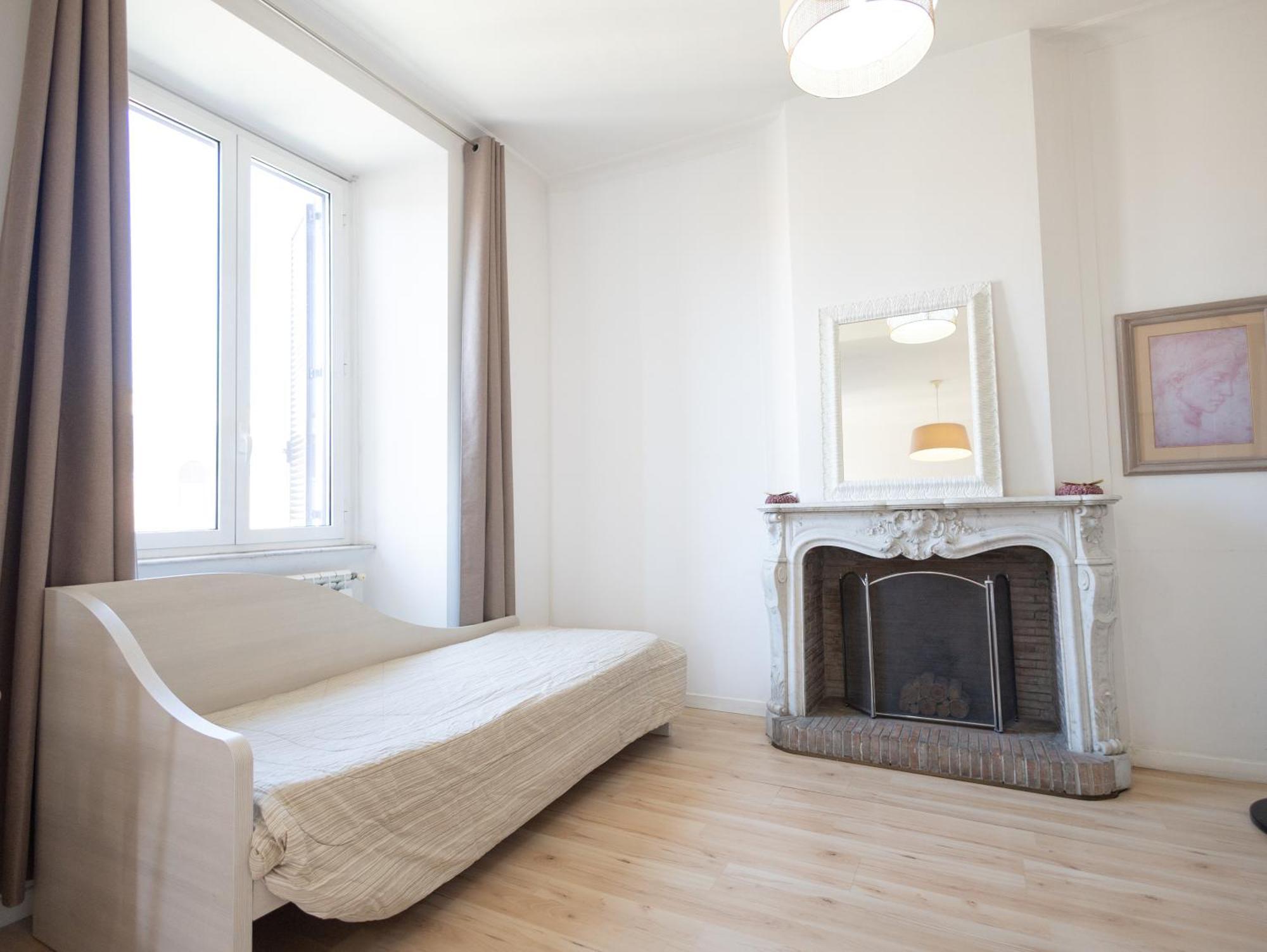 Romerooms Cola Di Rienzo Bed and breakfast 2*